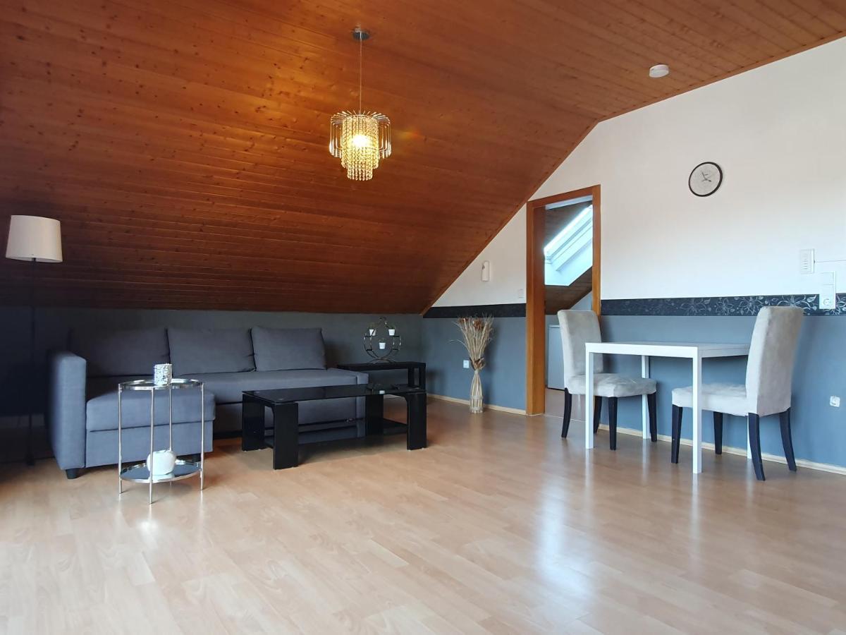 Wohnung Mit Ausblick In Tauberbischofsheim Esterno foto